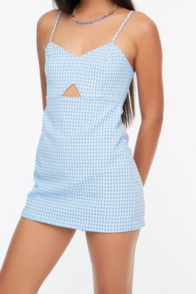 Kadın Moda Boru Paça Kalp Yaka Ekose Kareli Desen Kısa Pencere Detaylı Askılı Mini Dokuma Tulum - 3