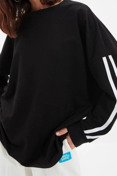 Tarz Oversize Bisiklet Yaka Düşük Kol Uzun Şerit Detaylı Geniş Kalıp İnce Örme Sweatshirt - 1