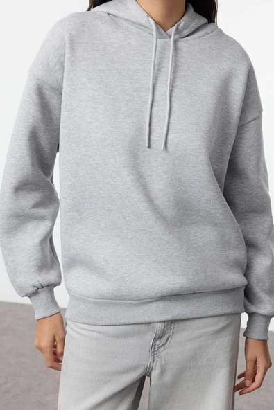 Oversize Kapüşonlu Düşük Kol Uzun Kalın İçi Polarlı Sırt Baskılı Geniş Kalıp Örme Sweatshirt - 5