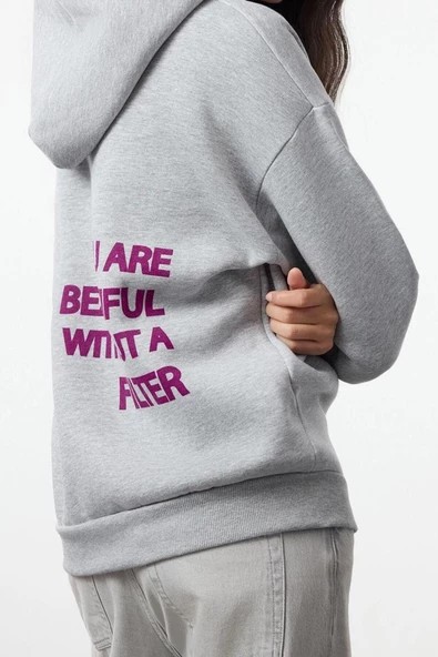Oversize Kapüşonlu Düşük Kol Uzun Kalın İçi Polarlı Sırt Baskılı Geniş Kalıp Örme Sweatshirt - 3