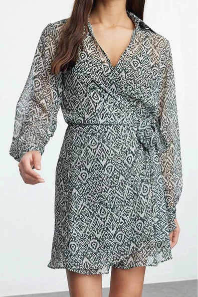 Moda Regular Gömlek Yaka Mini Boy Geometrik Desenli Kruvaze Bağlama Detaylı Dokuma Kışlık Elbise
