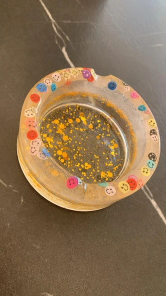 Şeffaf Renk Gülen Yüz Emoji Ve Gold Glitter Süsleme Yuvarlak Şekil Küllük El Yapımı Epoksi Hediyelik - 5