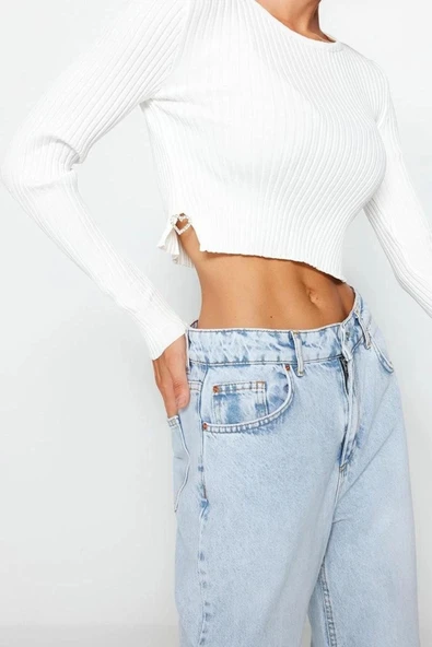 Stil Modern Kadın Crop Standart Kol Bisiklet Yaka Kalp Aksesuarlı Triko Kazak