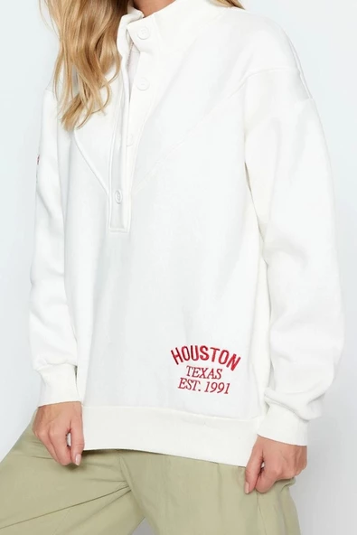 Regular Dik Yaka Standart Kol Regular Kalın İçi Polarlı Nakış ve Düğme Detaylı Örme Sweatshirt - 2