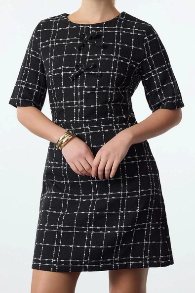 Moda Stil Regular Bisiklet Yaka Mini Boy Kareli A Kesim Fiyonk Detaylı Dokuma Tüvit Elbise - 4
