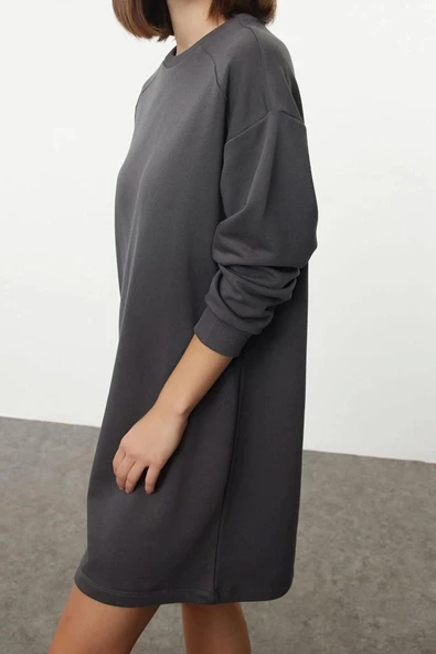 Moda Stil Relaxed Bisiklet Yaka Mini Boy Düz Rahat Kesim Örme Elbise - 4