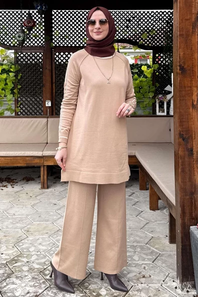 Yıldız Pantolonlu Triko Takım Bej