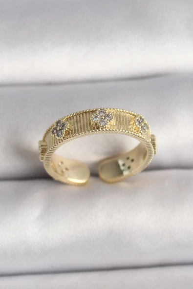 MuI MuI Pirinç Gold Renk Zirkon Taşlı Yonca İşlemeli Ayarlanabilir Yüzük