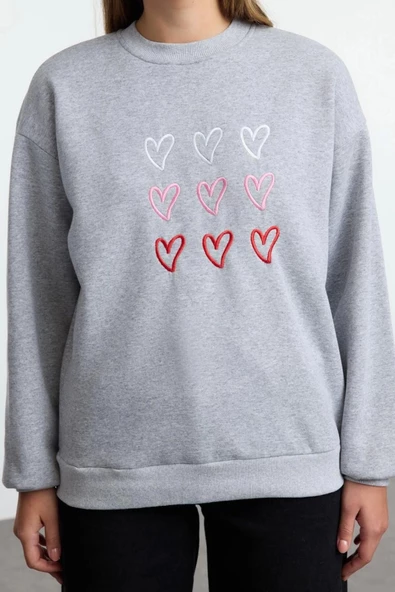 Bol Bisiklet Yaka Düşük Kol Uzun Kalp Nakışlı Geniş Kalıp Kalın İçi Polarlı Örme Sweatshirt - 5