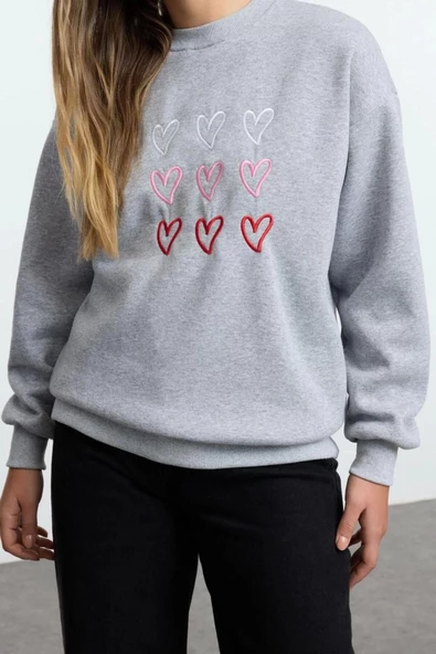 Bol Bisiklet Yaka Düşük Kol Uzun Kalp Nakışlı Geniş Kalıp Kalın İçi Polarlı Örme Sweatshirt - 1