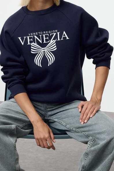 Bisiklet Yaka Reglan Kol Rahat Kalıp Reglan Kol Slogan ve Fiyonk Baskılı Örme Sweatshirt