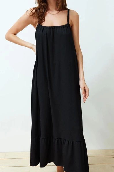 Moda Stil Regular Havuz Yaka Maxi Boy Sırt Detaylı Askılı Bürümcük Dokulu Örme Elbise
