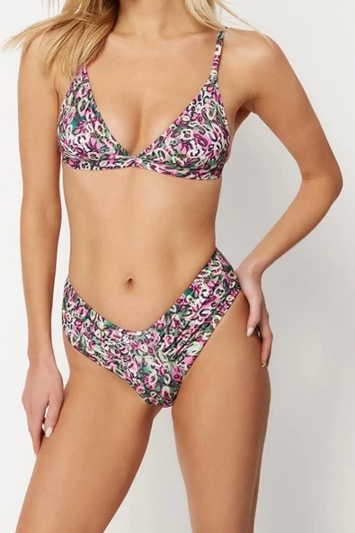 Moda Üçgen Normal Bel Brazilian Üçgen Drapeli High Leg Regular Bikini Takımı - 4