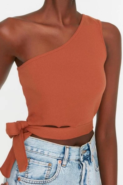 Moda Asimetrik Yaka Örme Slim Düz Desen Casual Günlük Crop Kolsuz Bluz