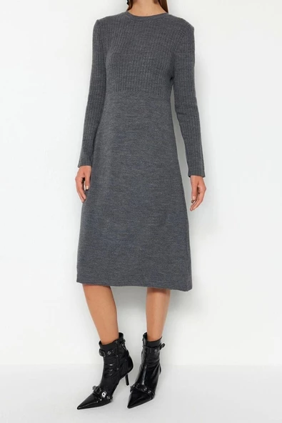 Moda Oversize Casual Günlük Bürümcük Triko Dik Yaka Uzun Kol Shift Midi Boy Elbise - Resim 4