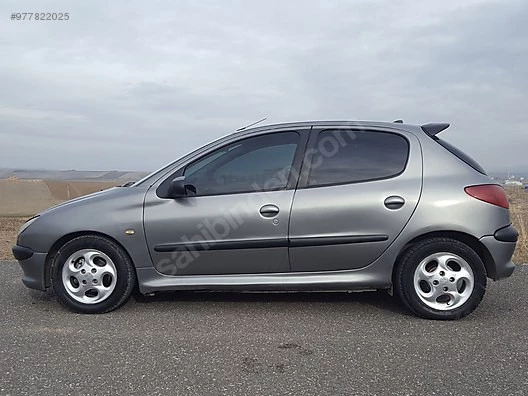 Orjinal Parça Peugeot 206 Stop Lambası Sağ yolcu tarafı şeffaf çizgili desen markası VALEO 8817 orjinal markadır - 4
