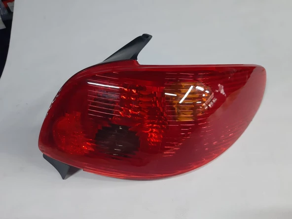 Orjinal Parça Peugeot 206 Stop Lambası Sağ yolcu tarafı şeffaf çizgili desen markası VALEO 8817 orjinal markadır - 7