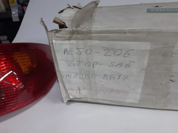 Orjinal Parça Peugeot 206 Stop Lambası Sağ yolcu tarafı şeffaf çizgili desen markası VALEO 8817 orjinal markadır - 10