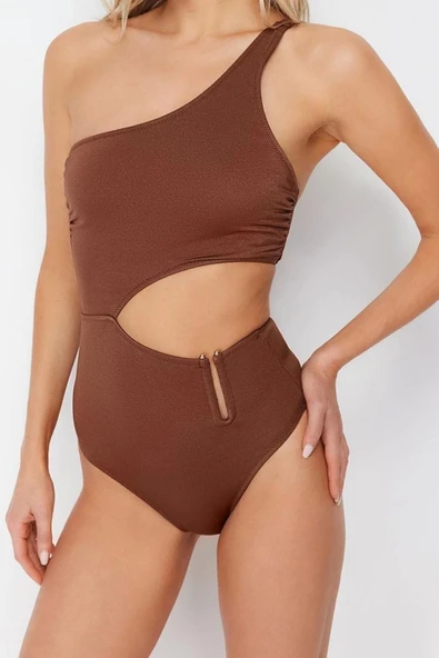 Kadın Moda Atma Kap Omzu Açık Carmen Yaka Kahverengi Tek Omuz Aksesuarlı Regular Mayokini - 2