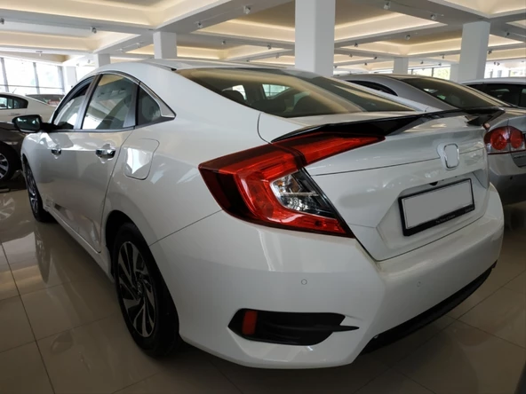 CIVIC FC5 IÇIN UYUMLU V STYLE SPOILER - PIANO BLACK - 3