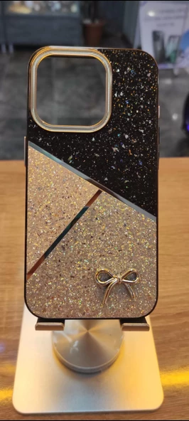 İPHone 15 Pro Max Uyumlu Taşlı Kurdele Figürlü Karbon Kılıf Darbe Korumalı Kapak - 1