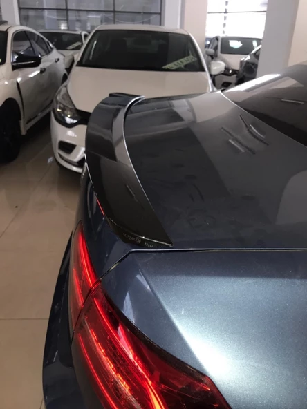 PASSAT B8 IÇIN UYUMLU LED SPOILER  (PIANO BLACK) - 6