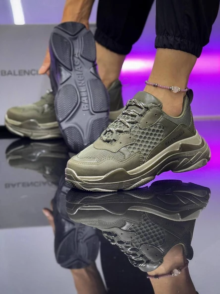 BALENCİAGA TRİPLE S ürün görseli