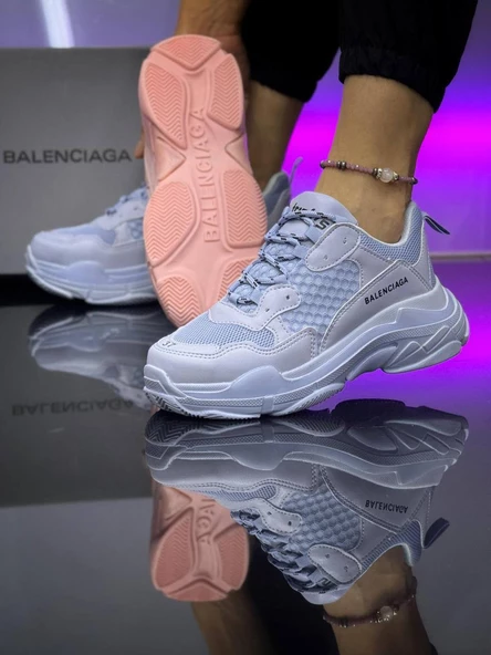 BALENCİAGA TRİPLE S ürün görseli