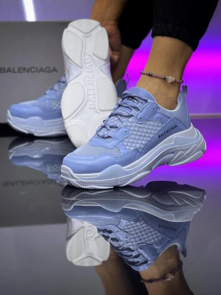 BALENCİAGA TRİPLE S ürün görseli