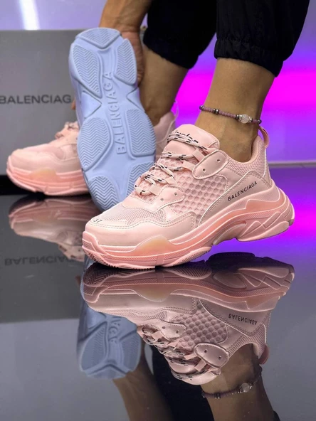 BALENCİAGA TRİPLE S ürün görseli