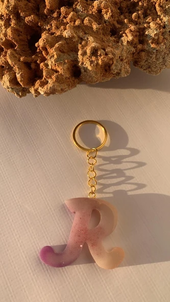 R Harfi Gökkuşağı Renkleri Kırmızı Sim Süsleme Anahtarlık Gold Aksesuarlı El Yapımı Epoksi
