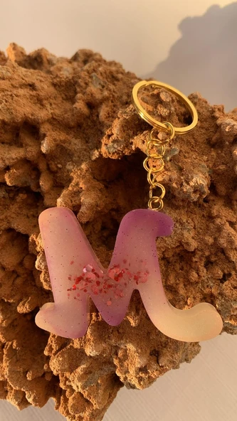 M Harfi Gökkuşağı Renkleri Kırmızı Sim Süsleme Anahtarlık Gold Aksesuarlı El Yapımı Epoksi - 2