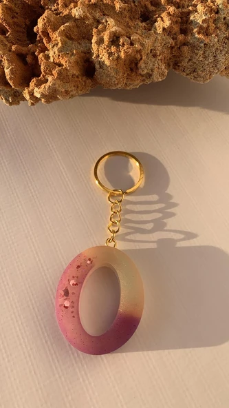 O Harfi Gökkuşağı Renkleri Kırmızı Sim Süsleme Anahtarlık Gold Aksesuarlı El Yapımı Epoksi