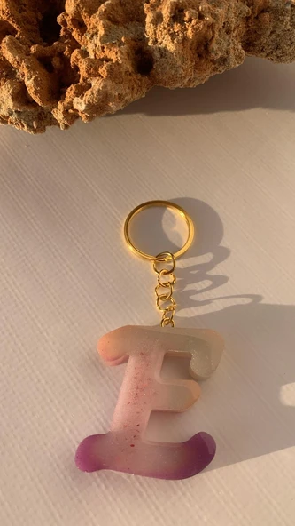 E Harfi Gökkuşağı Renkleri Kırmızı Sim Süsleme Anahtarlık Gold Aksesuarlı El Yapımı Epoksi - 5