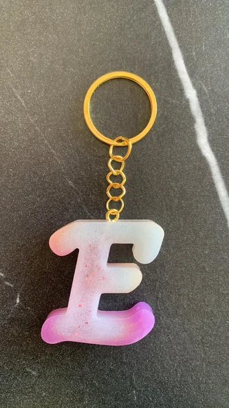 E Harfi Gökkuşağı Renkleri Kırmızı Sim Süsleme Anahtarlık Gold Aksesuarlı El Yapımı Epoksi - 3