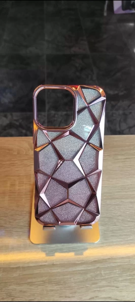 İPhone 14 Pro Max Uyumlu Taşlı Baklava Desenli Karbon Kapak Hologramlı Darbe Korumalı Kılıf