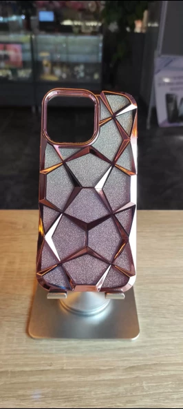İPhone 15 Pro Uyumlu Taşlı Baklava Desenli Karbon Kapak Hologramlı Darbe Korumalı Kılıf - 2