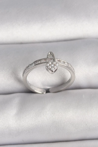 Pirinç Gümüş Renk Zirkon Taşlı İnci Detaylı Kilit Kalp Model Ayarlanabilir Yüzük - EBJ250113W30558 ürün görseli