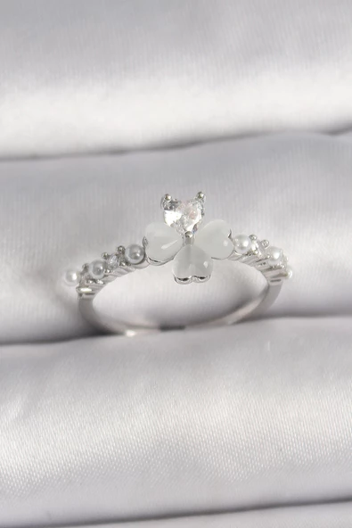 Pirinç Gümüş Renk Zirkon Taşlı Yonca Model İnci Detay Ayarlanabilir Yüzük - EBJ250113W30572 ürün görseli