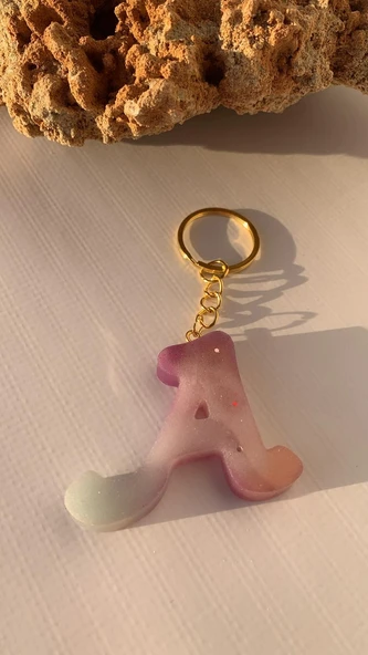 A Harfi Gökkuşağı Renkleri Kırmızı Sim Süsleme Anahtarlık Gold Aksesuarlı El Yapımı Epoksi - Resim 7