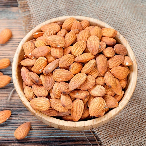 Çiğ Badem 1 Kg