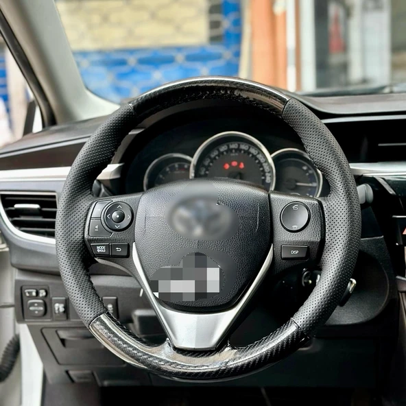 Toyota Corolla 2015-2018 Araca Özel Direksiyon Dikmeli Direksiyon Kılıfı (5D Kristal Karbon) ürün görseli