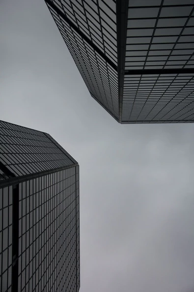 Harikabirev HARİKABİREV|SİYAH-BEYAZ BİNA GÖRÜNÜŞ MODEL 1 |ÇERÇEVELİ TEMPERLİ CAM TABLO TEKLİ DİKEY - Resim 2