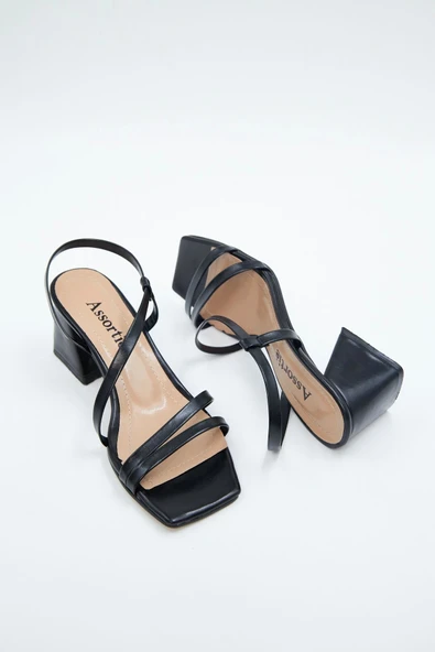 Kadın Sandalet Parlak Siyah Çapraz Detaylı 6cm Kalın Topuklu Tam Kalıp - 3