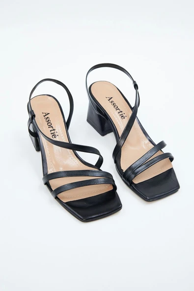 Kadın Sandalet Parlak Siyah Çapraz Detaylı 6cm Kalın Topuklu Tam Kalıp - 4