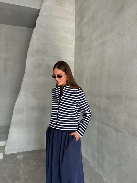 Lacivert-Ekru Yakasız Çizgi Desenli Gold Düğmeli Hırka - Resim 5