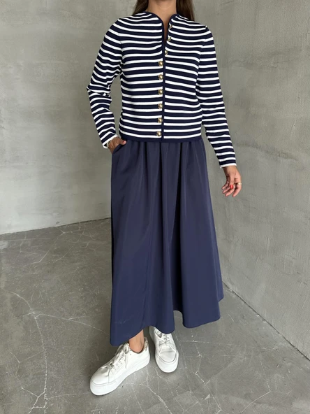 Lacivert-Ekru Yakasız Çizgi Desenli Gold Düğmeli Hırka - Resim 3