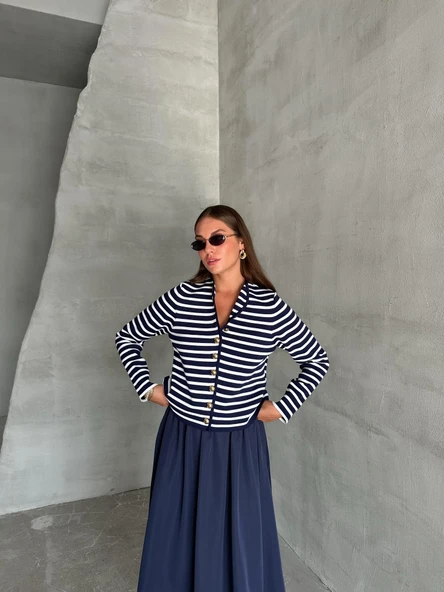 Lacivert-Ekru Yakasız Çizgi Desenli Gold Düğmeli Hırka - Resim 7