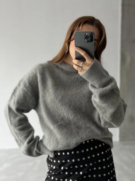 Gri Marka Model Yumoş Triko Kazak