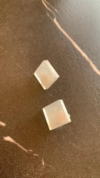 Sedefli Beyaz Renkli Orta Boy Kare Şekil Gold Aksesuarlı Epoksi Küpe El Yapımı Hediyelik - Resim 6